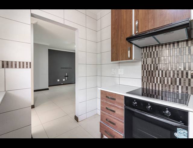 2 BEDROOM HOUSE FOR SALE IN SUNNINGHILL